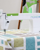 HandiQuilter Moxie ST Sitdown 18 inch Longarm Quilter with Insight Table
